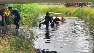 Dagje uit: Mariniers leggen obstacle run aan in de polder Dagje uit: Mariniers leggen obstacle run aan in de polder