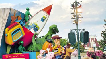 Vernieuwd Disneyland Hotel onthaalt gasten als vorsten