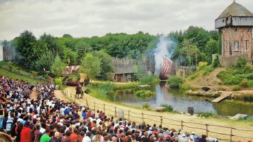 Puy du Fou neemt bezoekers mee op reis in ‘Le Grand Tour’ door Frankrijk. Prijs: 5000 euro Puy du Fou neemt bezoekers mee op reis in ‘Le Grand Tour’ door Frankrijk. Prijs: 5000 euro