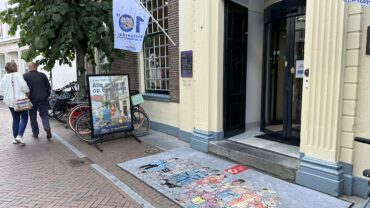 Ontdek de geheime elementen in Van Haasteren-puzzels in Harderwijk: Sinterklaas, haaienvinnen en meer