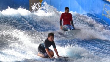 Bedrijfsfeest waarbij iedereen nat wordt