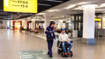 Schiphol zet in op toegankelijkheid met zelfrijdende rolstoelen Schiphol zet in op toegankelijkheid met zelfrijdende rolstoelen