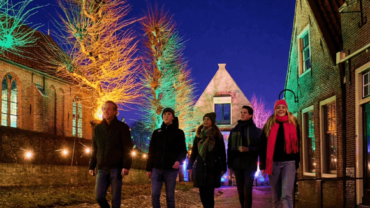 Huub Stapel vertelt winterse verhalen in sfeervol Zuiderzeemuseum