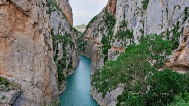 Duurzaam reizen naar Noord-Spanje: vijf bestemmingen zonder vliegtuig