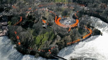 Twintig jaar later: ‘The Gates’ herleeft in Central Park Twintig jaar later: ‘The Gates’ herleeft in Central Park