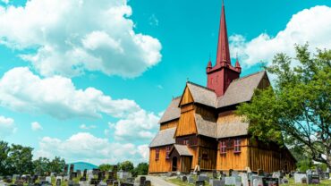 Houten kerken met drakendecor: dit zijn Noorwegens staafkerken