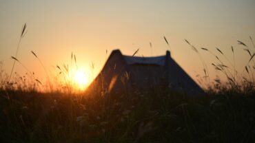 Zo kun je gratis kamperen in meer dan 8.000 achtertuinen