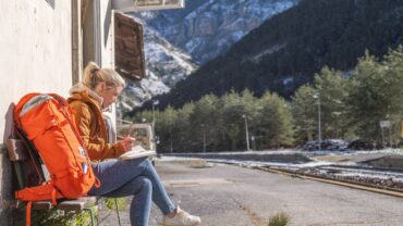 Carrie ten Napel trekt met rugzak door acht Alpenlanden Carrie ten Napel trekt met rugzak door acht Alpenlanden
