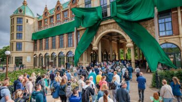 Efteling pakt groots uit met giga-strik en Guinness-record Efteling pakt groots uit met giga-strik en Guinness-record