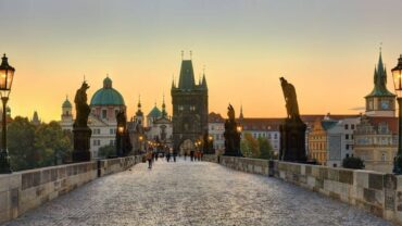 Dan Brown lanceert Het ultieme geheim met Praag in de hoofdrol