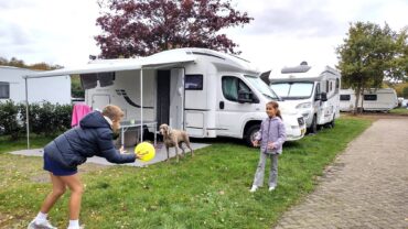 Kamperen in Nederland breekt record met 10 miljoen overnachtingen Kamperen in Nederland breekt record met 10 miljoen overnachtingen