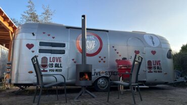 Overnachten in tv-geschiedenis: de All You Need Is Love-caravan