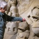 Laatste kans om zandkunst te beleven: blinden en slechtzienden voelen Amsterdam