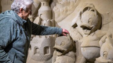 Laatste kans om zandkunst te beleven: blinden en slechtzienden voelen Amsterdam