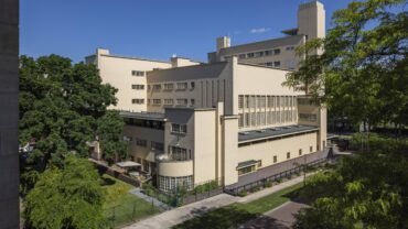 Dit verborgen Parijse gebouw van Dudok is eindelijk te zien in Hilversum