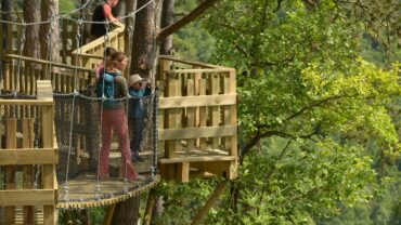 Slapen tussen bomen, wandelen door grotten en de Europese Big Five spotten — op één plek