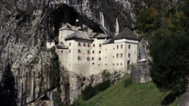 De grotten en het kasteel van Postojna (Slovenië)