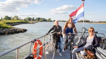 ANWB lanceert nieuwe pontjesroutes langs de IJssel en het Zwarte Water
