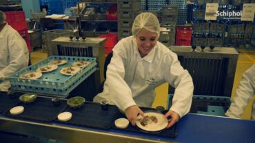 Hoe word je vliegtuig-eten gemaakt?