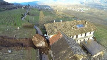 Rotsblok dwars door Italiaanse boerderij