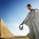 Zweven boven de Egyptische pyramides Zweven boven de Egyptische pyramides