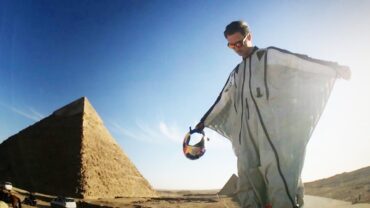 Zweven boven de Egyptische pyramides