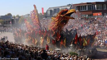 Niet zelf naar het bloemencorso? Dan kijk je er toch gewoon op tv!